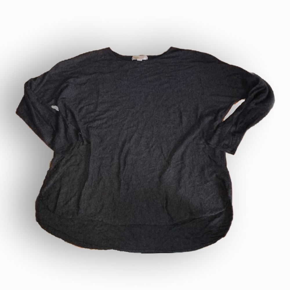 🖤3 For $15🖤 Michael Kors Charcoal Knit Top